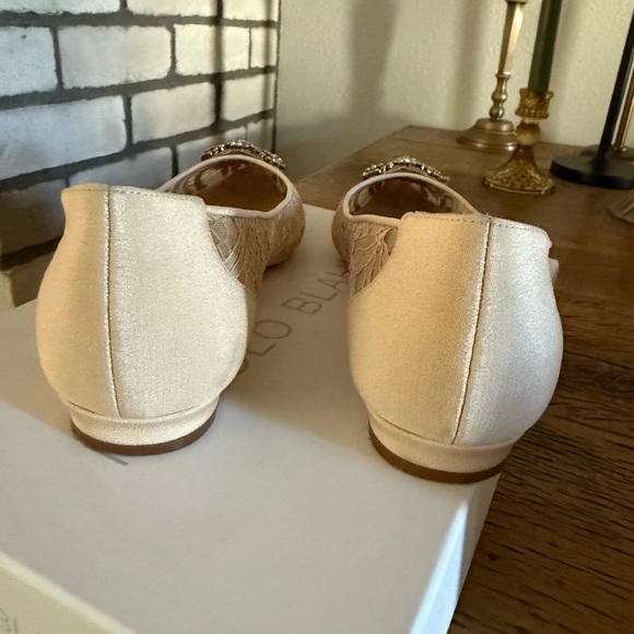 Manolo Blahnik Lace Hangisi Flats in Nude - Picture 5 of 9